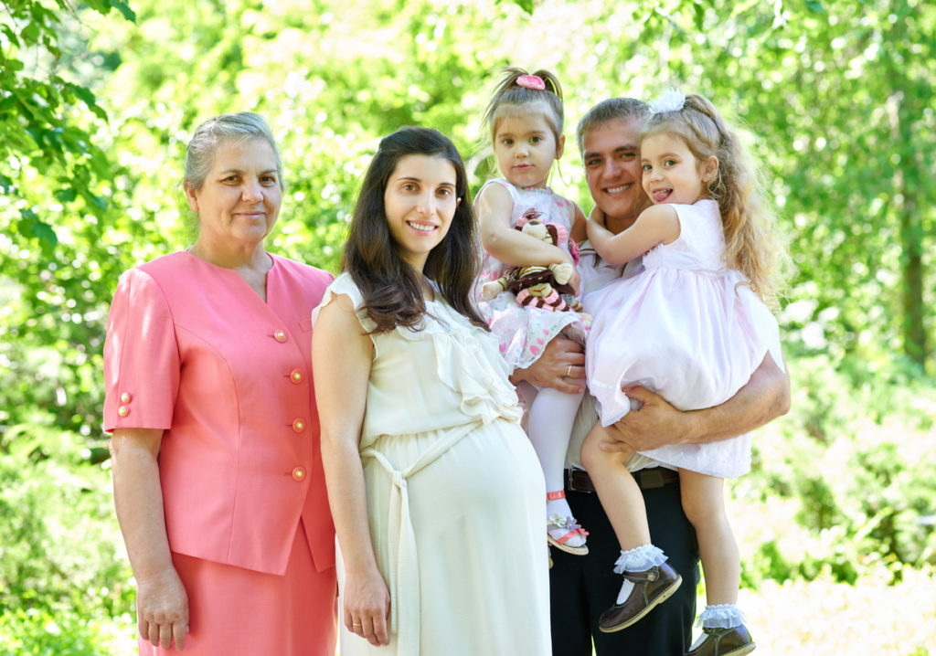 maternity photography with extended family